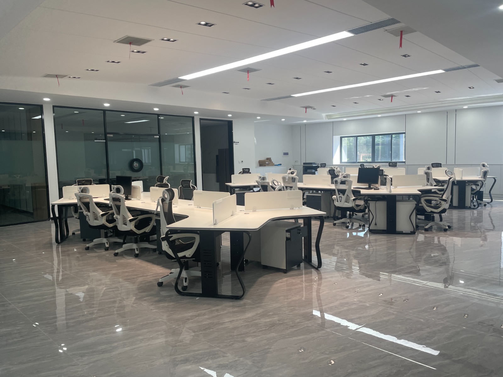 公司办公环境.jpg